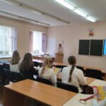 Лекционное занятие со старшеклассницами