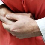 Удушье: как помочь, если человек подавился